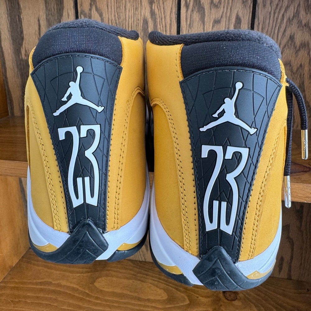 Jordan 14 Retro
Light Ginger (2022)